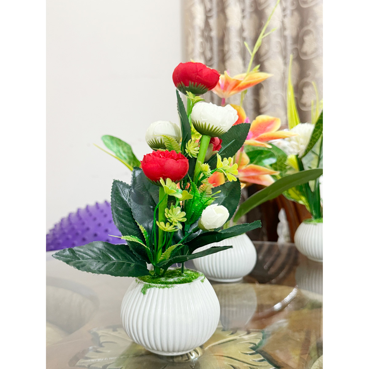 আর্টিফিশিয়াল ফ্লাওয়ার উইথ  টব ।